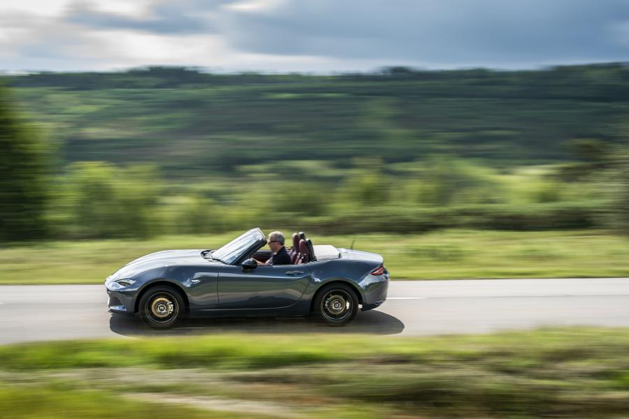  Mazda MX-5 R-Sport (ND) 2020 года  (UK) (фото 9 из 86)